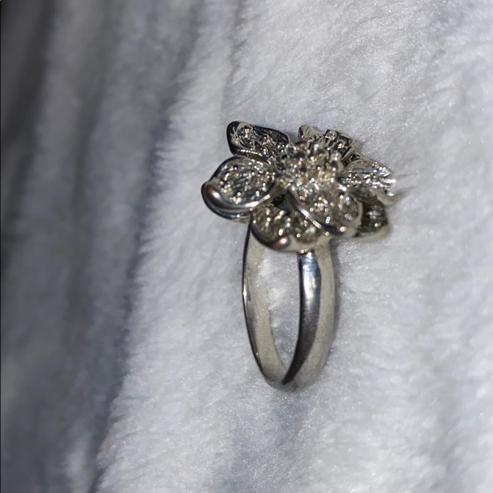 Flower ring - Picture 2 of 2